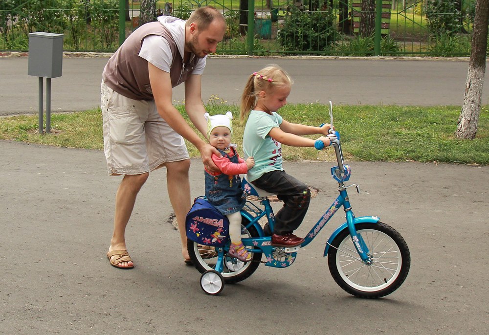 Павел Буй с дочерьми